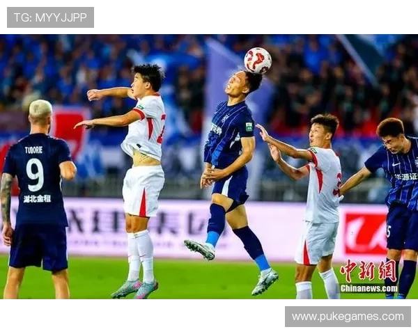 武汉三镇、青岛海牛等队面临较大保级压力，需在漫长赛季全力抢分